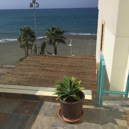 Precioso Alojamiento En Primera Linea De Playa Алгаробо-Коста Екстериор снимка